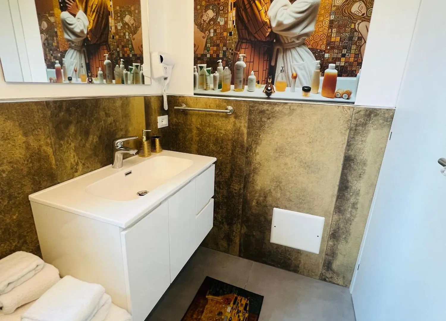 B&B Rifugio Degli Artisti - Themed Rooms Monzambano 0*,  Italy